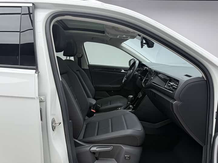 Фото 11 - Volkswagen T-Roc