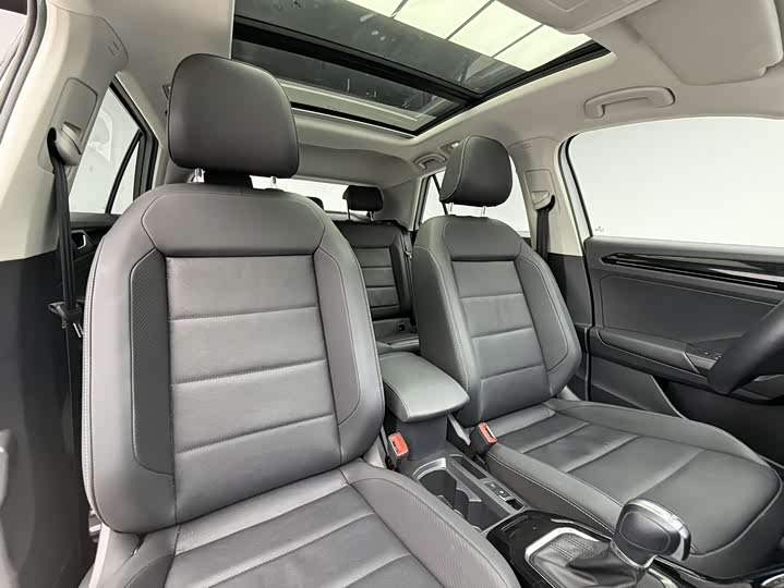 Фото 15 - Volkswagen T-Roc