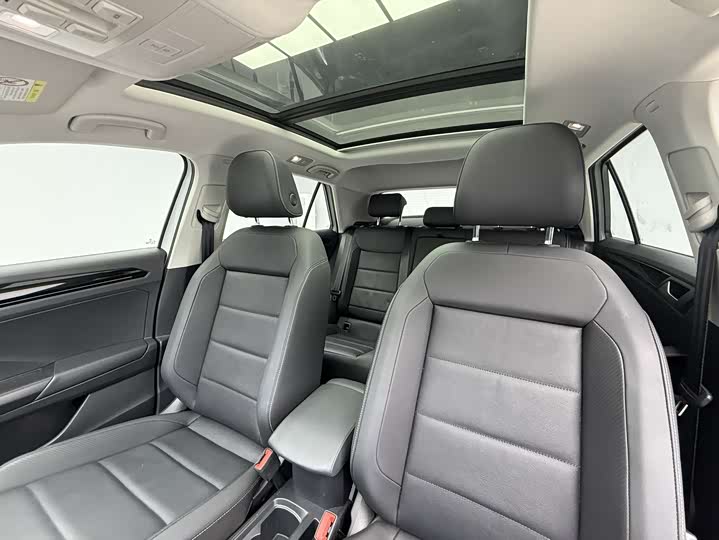 Фото 16 - Volkswagen T-Roc