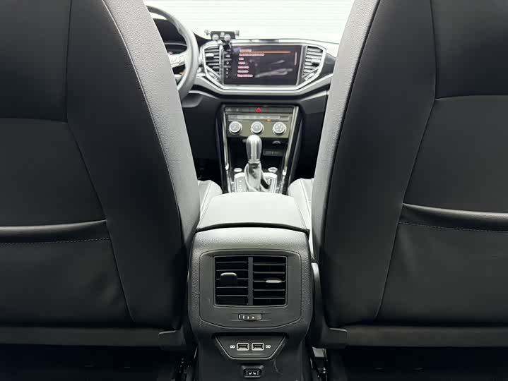 Фото 19 - Volkswagen T-Roc