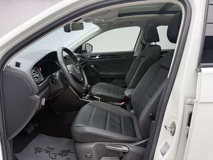 Фото 7 - Volkswagen T-Roc