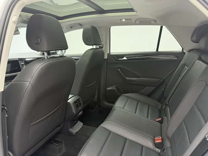 Фото 8 - Volkswagen T-Roc