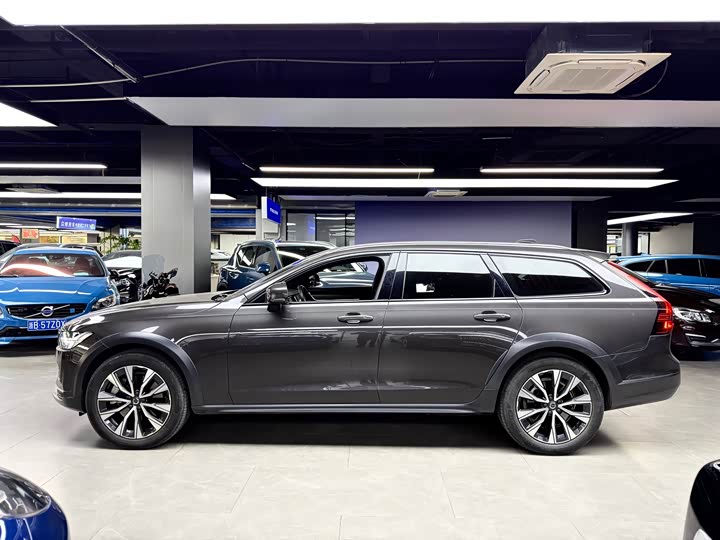 Фото 3 - Volvo V90