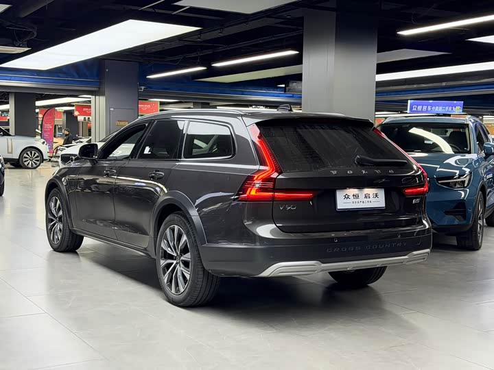 Фото 4 - Volvo V90