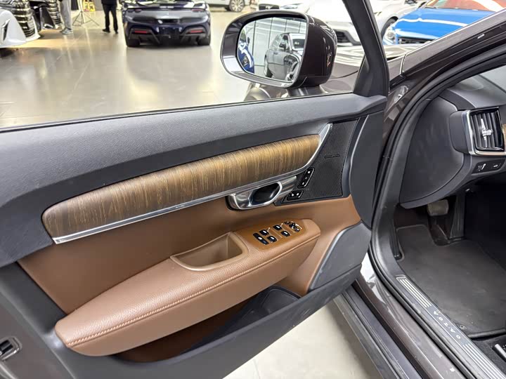 Фото 6 - Volvo V90