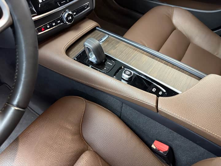 Фото 8 - Volvo V90