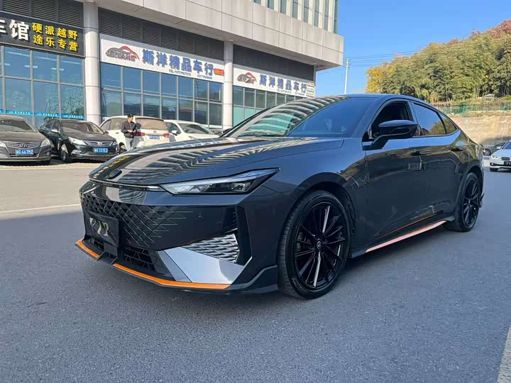 Фото 1 - Changan UNI-V