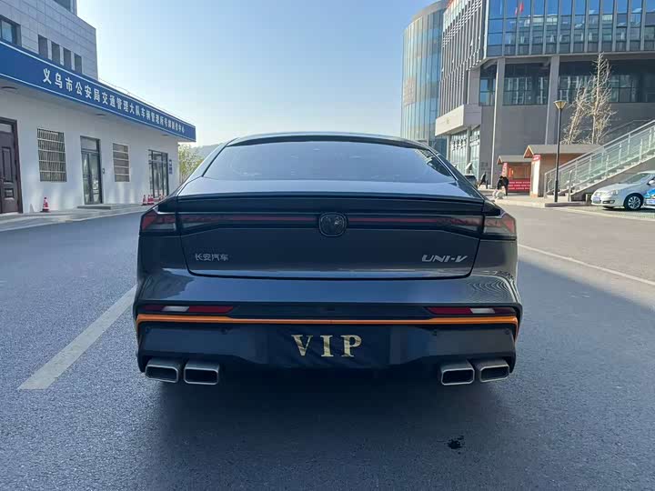 Фото 9 - Changan UNI-V