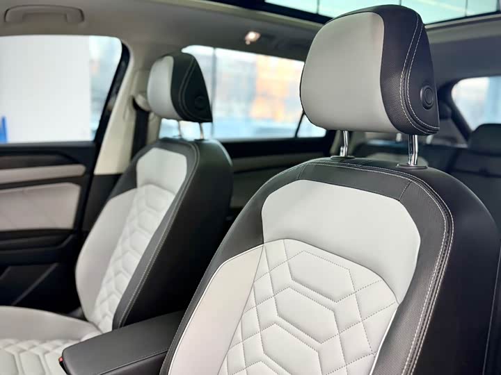 Фото 11 - Volkswagen Tayron