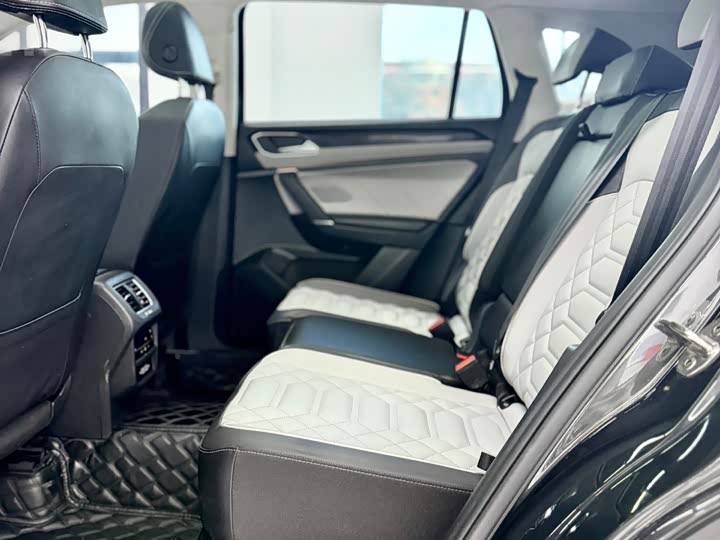 Фото 16 - Volkswagen Tayron