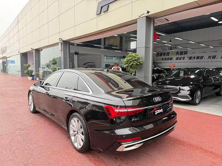 Фото 11 - Audi A6L