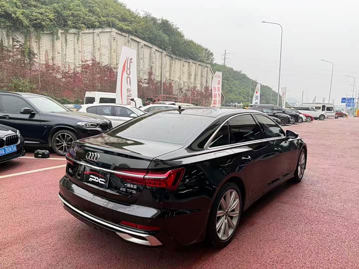 Фото 12 - Audi A6L