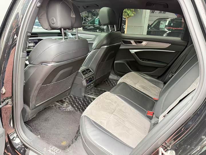 Фото 8 - Audi A6L