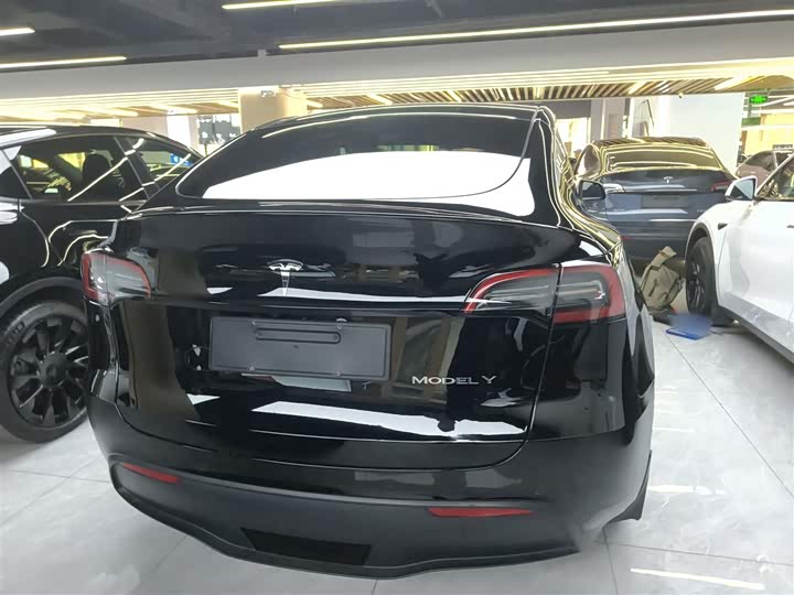 Фото 6 - Tesla Model Y