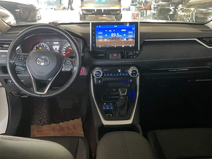 Фото 10 - Toyota Wildlander