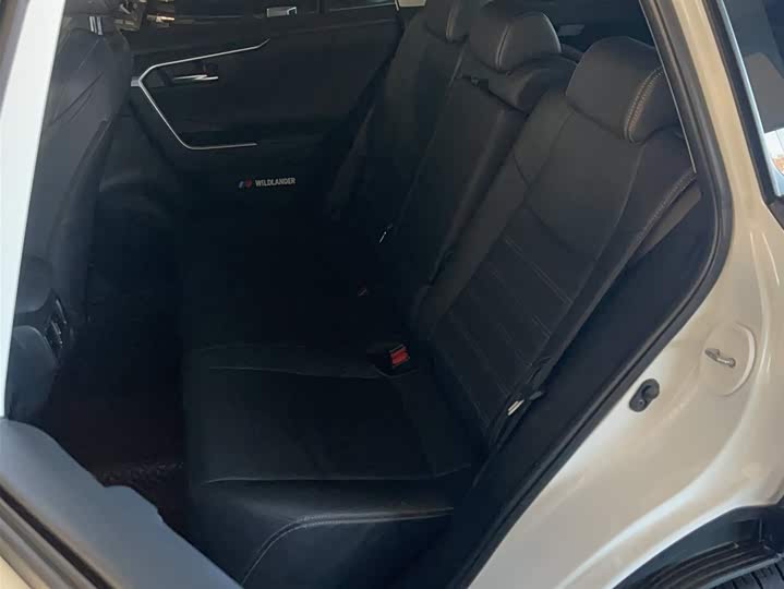 Фото 8 - Toyota Wildlander