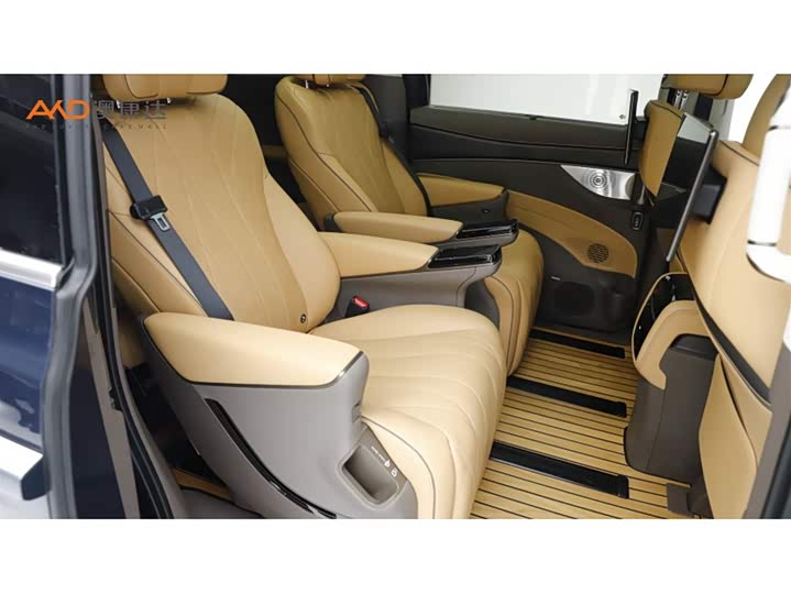 Фото 8 - Denza D9