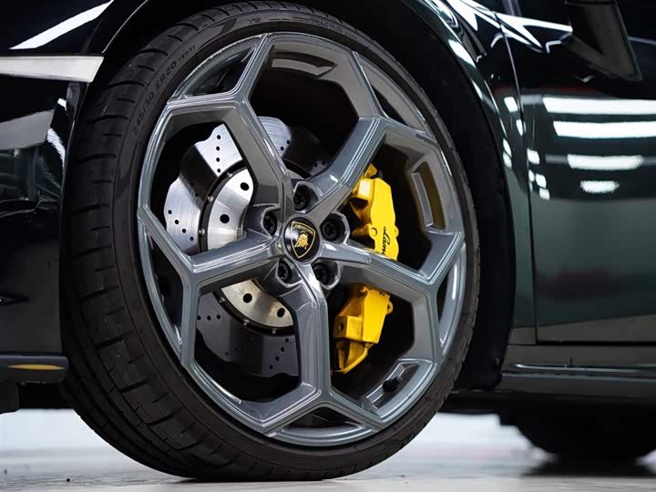 Фото 15 - Lamborghini Huracán