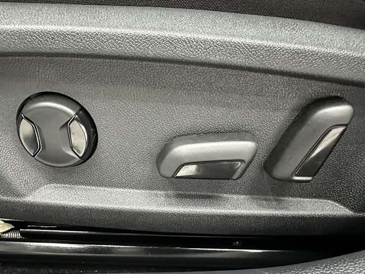 Фото 12 - Volkswagen Sagitar L