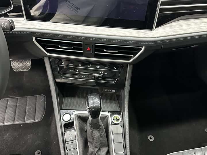 Фото 14 - Volkswagen Sagitar L