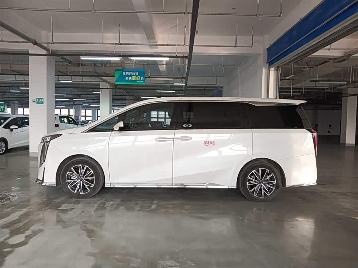 Фото 3 - GAC Trumpchi M8