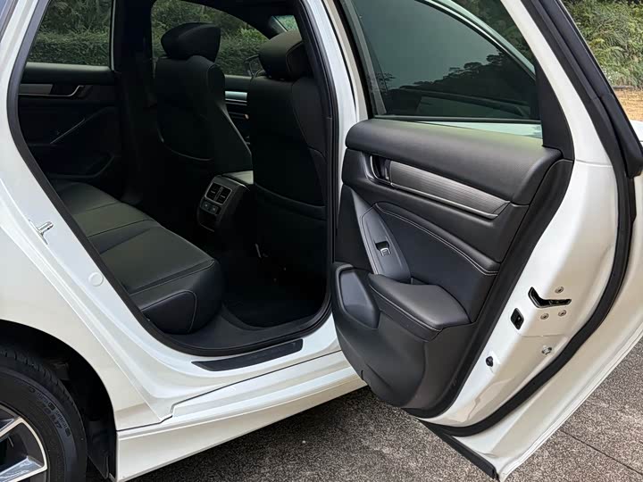 Фото 13 - Honda Inspire