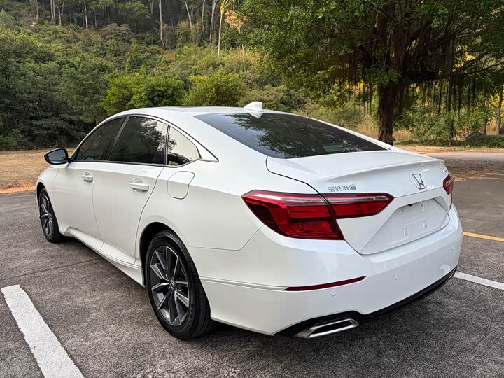 Фото 4 - Honda Inspire