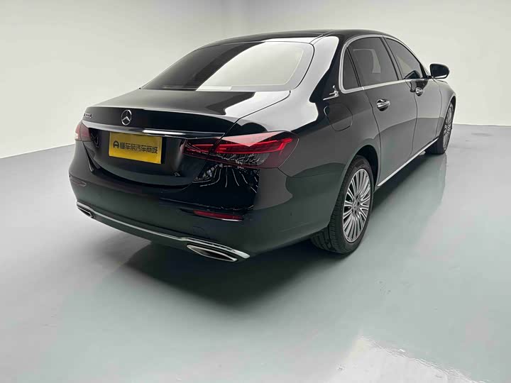 Фото 10 - Mercedes-Benz E-Class