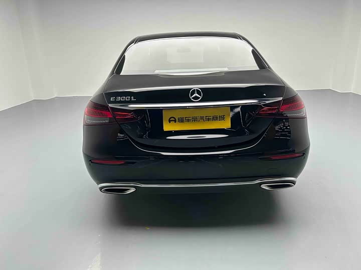 Фото 11 - Mercedes-Benz E-Class