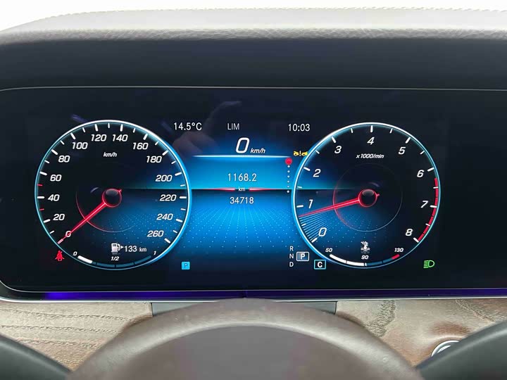 Фото 17 - Mercedes-Benz E-Class