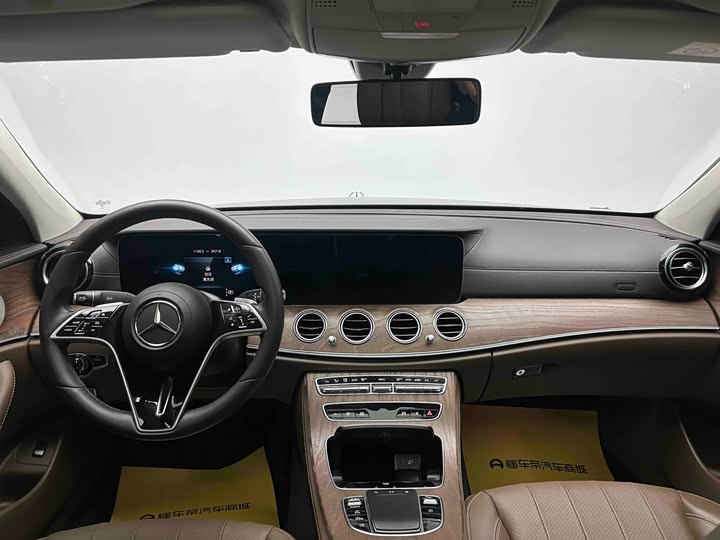 Фото 20 - Mercedes-Benz E-Class