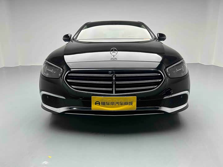 Фото 4 - Mercedes-Benz E-Class