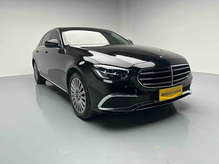 Фото 5 - Mercedes-Benz E-Class