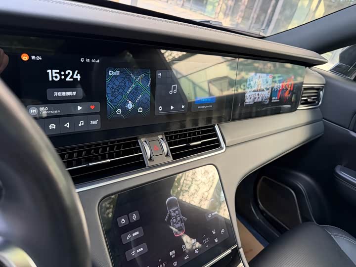 Фото 13 - LiXiang One