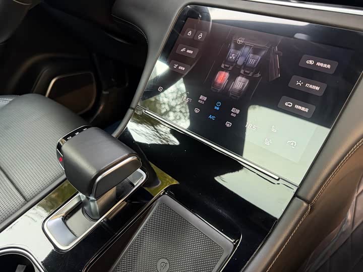 Фото 28 - LiXiang One