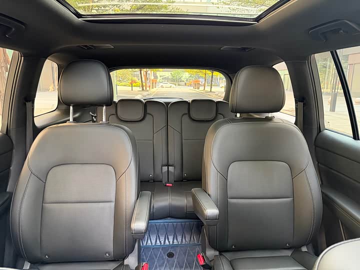 Фото 29 - LiXiang One