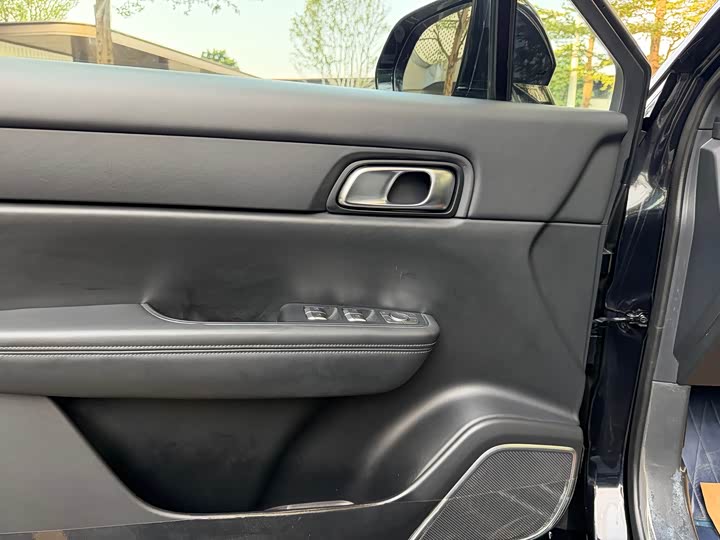 Фото 8 - LiXiang One