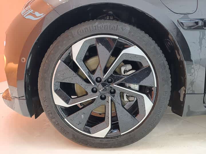 Фото 11 - Zeekr 001