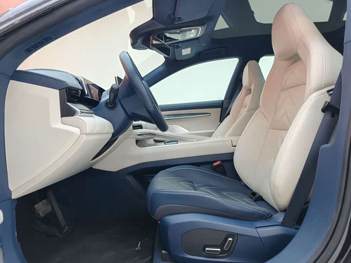 Фото 15 - Zeekr 001