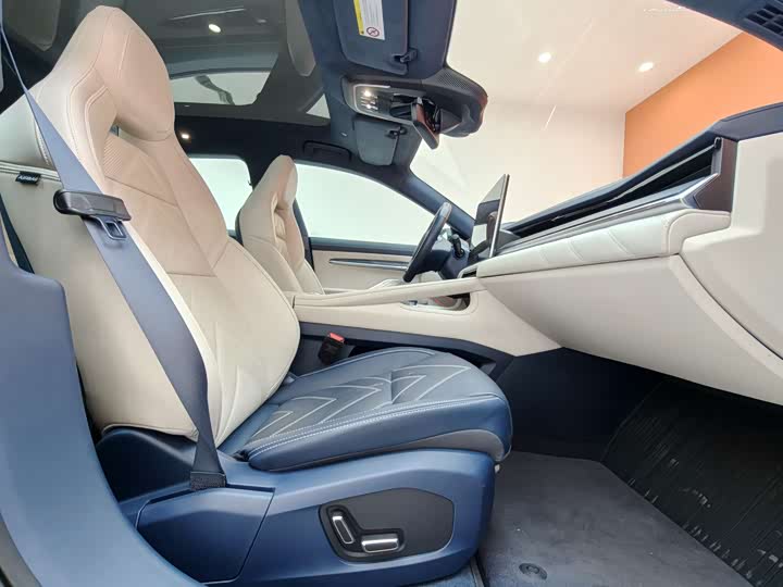 Фото 16 - Zeekr 001