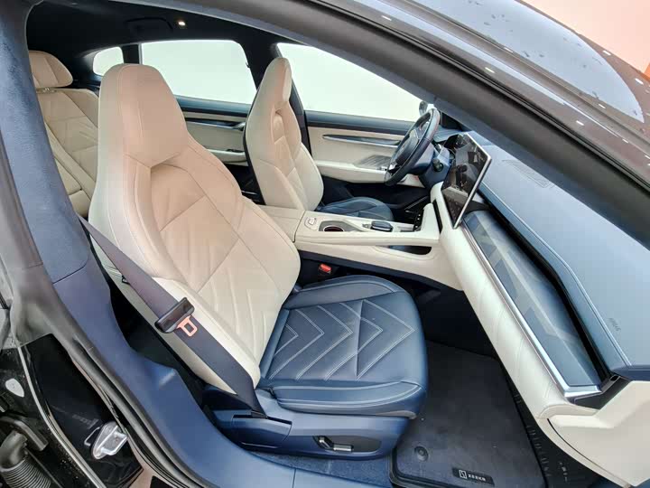 Фото 17 - Zeekr 001