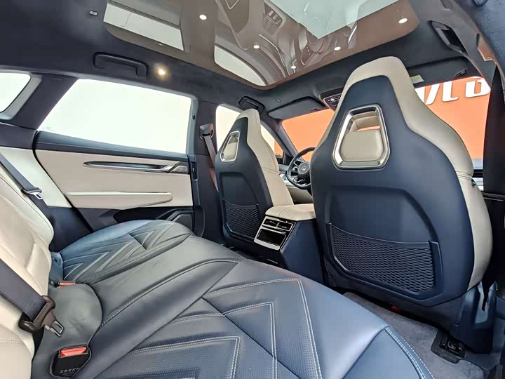 Фото 18 - Zeekr 001