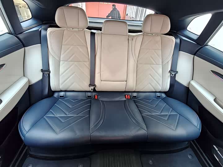 Фото 21 - Zeekr 001