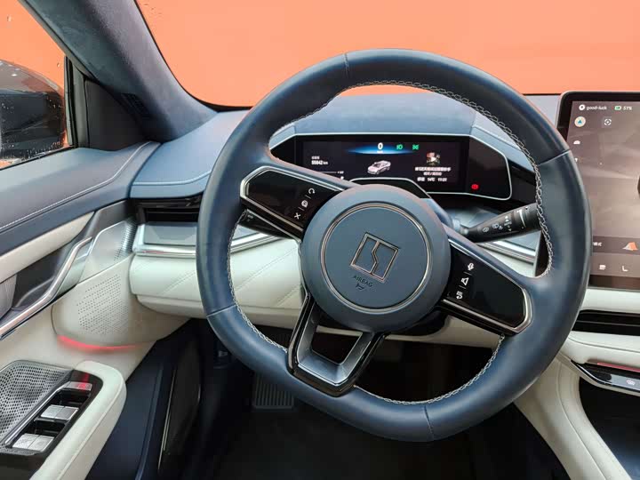 Фото 22 - Zeekr 001