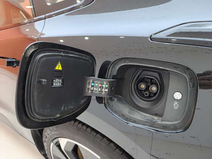 Фото 30 - Zeekr 001