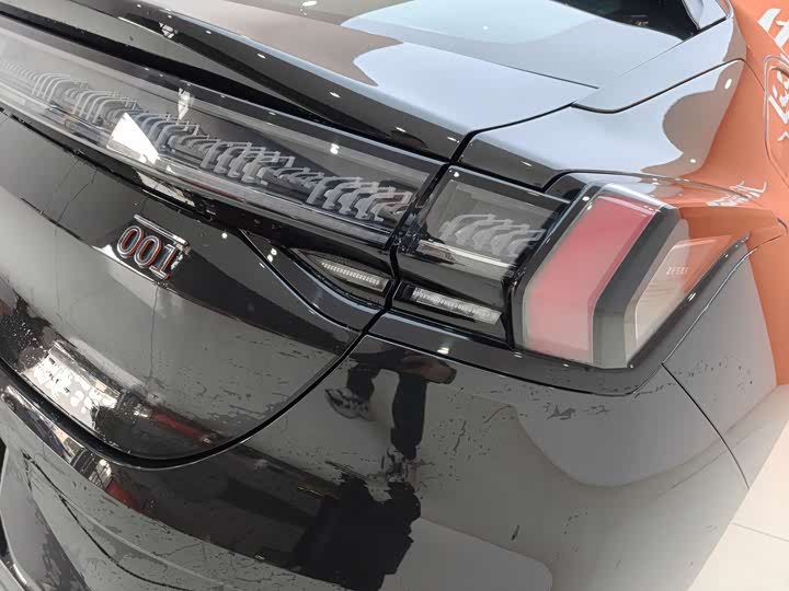 Фото 31 - Zeekr 001