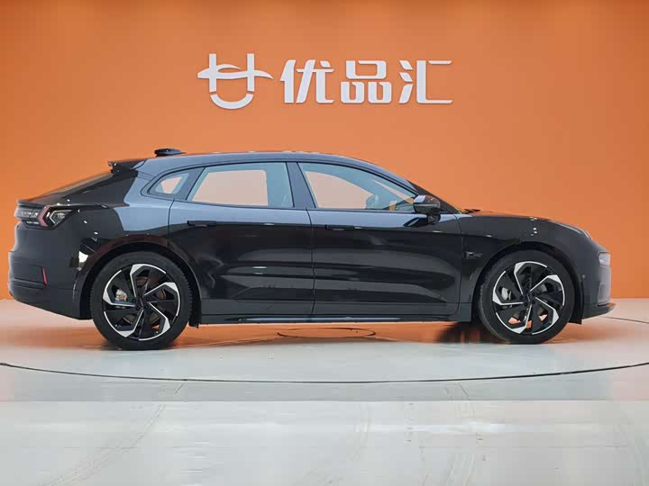 Фото 6 - Zeekr 001