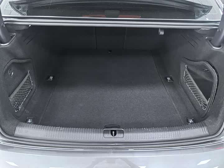 Фото 11 - Audi A4L