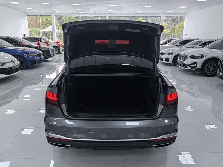 Фото 13 - Audi A4L