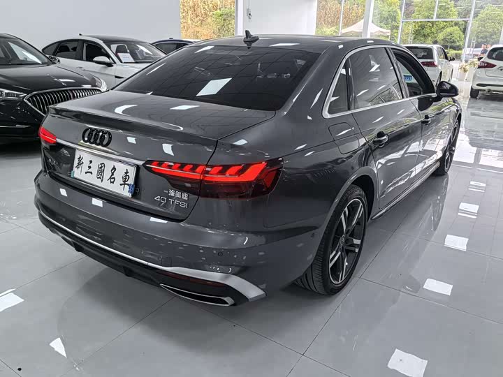 Фото 14 - Audi A4L